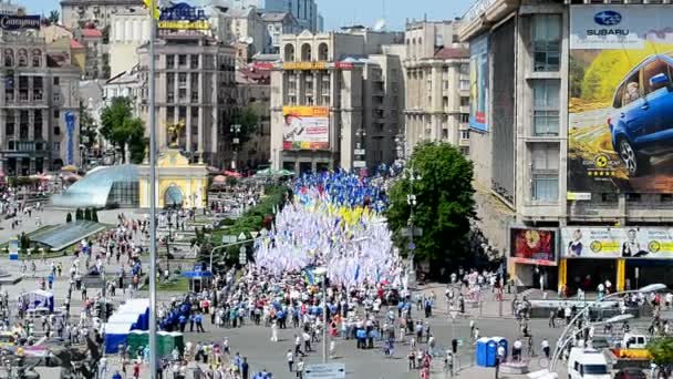 Συνάντηση της αντιπολίτευσης κατά τη διάρκεια της εορτασμός ημέρας της Ευρώπης στο Κίεβο, Ουκρανία. — Αρχείο Βίντεο