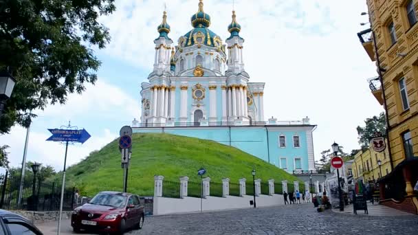 Saint Andrew's Church in Kiev on the Andriyivsky Descent. — Stock Video