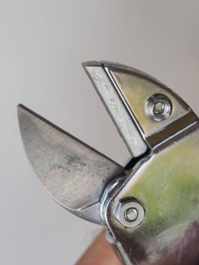 güçlü metal bahçe makası kırmızı saplı