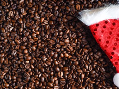 Noel Baba şapkası kırmızı. Tahıllı kahve.