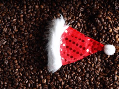 Noel Baba şapkası kırmızı. Tahıllı kahve.