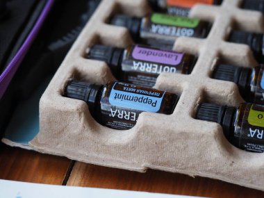 Belarus, Minsk, 2021. Terapi derecesi. Sağlık dersinde gerekli yağlar.