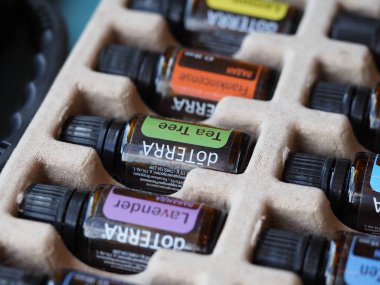 Belarus, Minsk, 2021. Terapi derecesi. Sağlık dersinde gerekli yağlar.