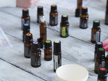 Belarus, Minsk, 2021. Terapi derecesi. Sağlık dersinde gerekli yağlar.