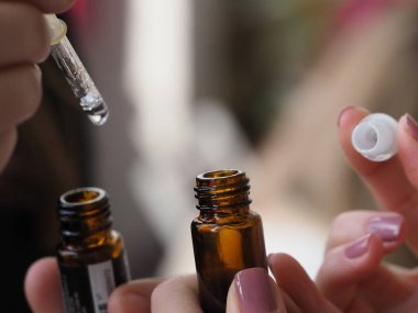 Belarus, Minsk, 2021. Terapi derecesi. Sağlık dersinde gerekli yağlar.