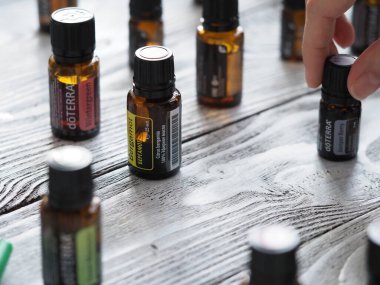 Belarus, Minsk, 2021. Terapi derecesi. Sağlık dersinde gerekli yağlar.