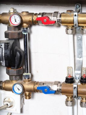 belarus, minsk, 2021.borular ve ısıtma sistemi ev donanımı