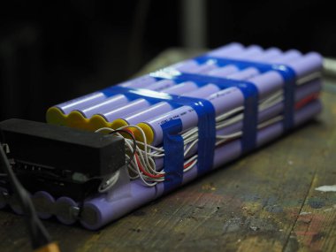 belarus,minsk,2021. elektrikli scooter tamir güç tedarik sistemi pil paketi