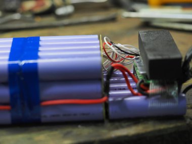 belarus,minsk,2021. elektrikli scooter tamir güç tedarik sistemi pil paketi