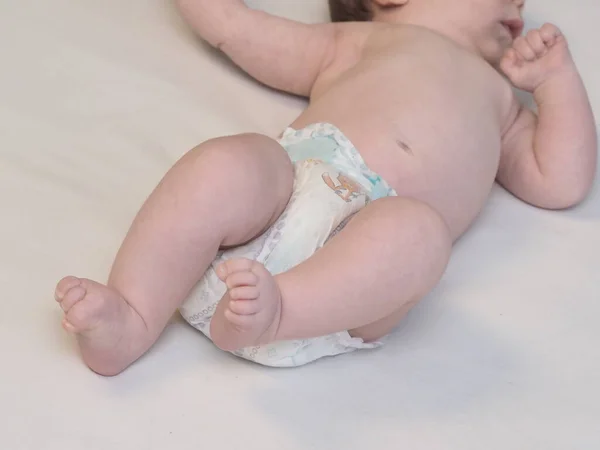 Belarus Minsk 2021 Los Pañales Marca Usan Bebé Acostado Cuna — Foto de Stock