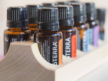 Doterra ruhani evi. Belarus, Minsk, 2021. Terapi derecesi. Sağlık dersinde gerekli yağlar.