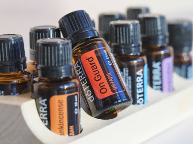 Doterra ruhani evi. Belarus, Minsk, 2021. Terapi derecesi. Sağlık dersinde gerekli yağlar.
