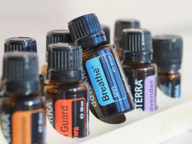 Doterra ruhani evi. Belarus, Minsk, 2021. Terapi derecesi. Sağlık dersinde gerekli yağlar.