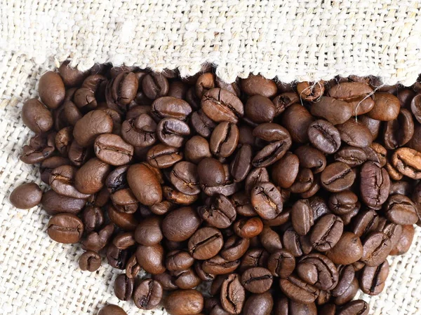 Svarta Rostade Arabica Kaffebönor — Stockfoto