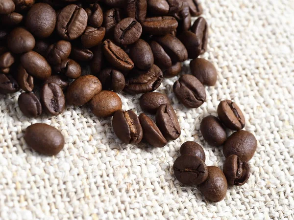 Svarta Rostade Arabica Kaffebönor — Stockfoto