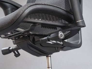 Bilgisayarda çalışmak için ergonomik modern sandalye