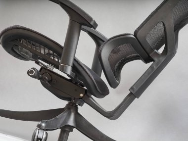 Bilgisayarda çalışmak için ergonomik modern sandalye