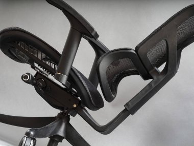 Bilgisayarda çalışmak için ergonomik modern sandalye
