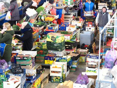 Belarus, Minsk, 2021 sebze pazarı taze meyve sergisi