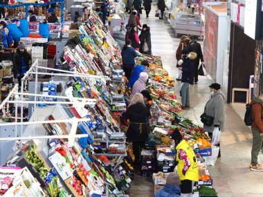 Belarus, Minsk, 2021 sebze pazarı taze meyve sergisi