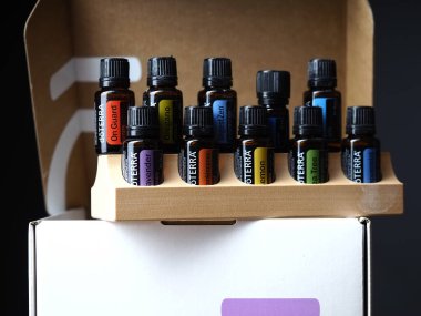 markalı markalı esaslı yağlar noel hediyesi. Belarus, Minsk, 2021. Tedavi edici Sağlık Dersi