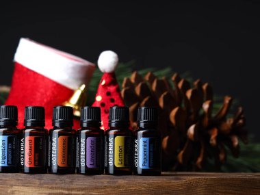 markalı markalı esaslı yağlar noel hediyesi. Belarus, Minsk, 2021. Tedavi edici Sağlık Dersi