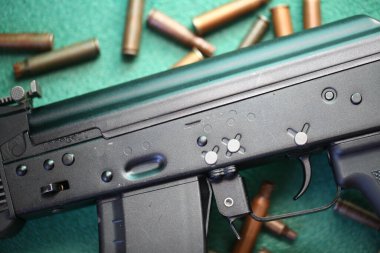 Kalaşnikof makineli tüfek çocuk oyuncağı