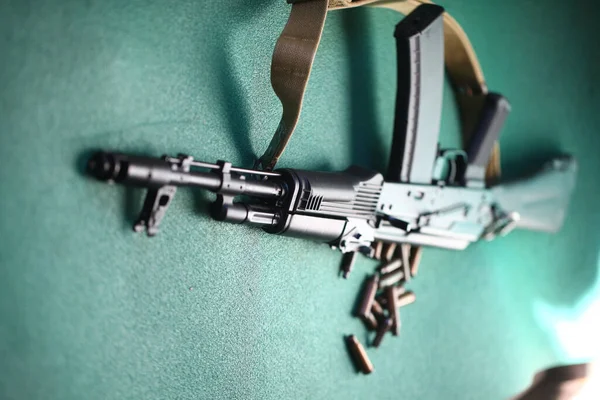 ダミー武器カラシニコフ機関銃子供のおもちゃ — ストック写真