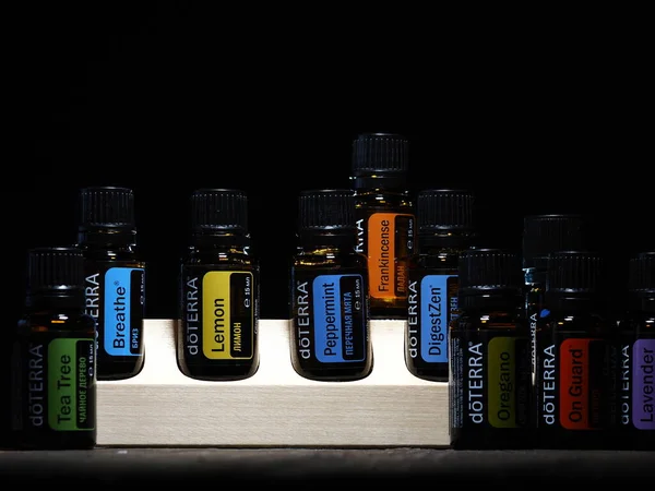 Nuevo Diseño Embalaje Soporte Madera Con Aceites Doterra Bottles Belarus —  Fotos de Stock