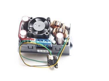 Belarus, Minsk, 2022 DC / DC Buck dönüştürücü. Güç modülü. Düzenli güç kaynağı Voltmetre Ammetre