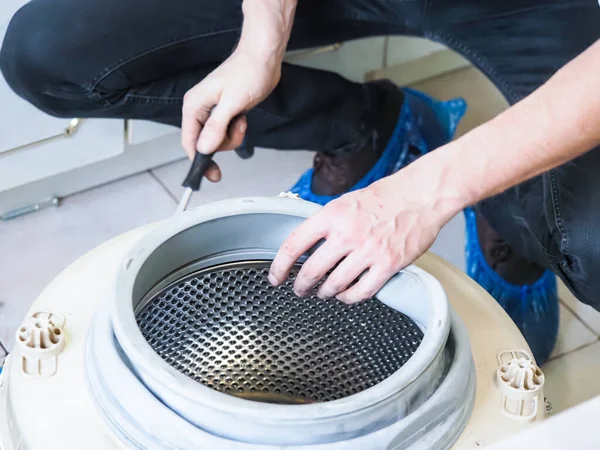 Master Services Man Disassembles Washing Machine Repair — Stock Photo, Image