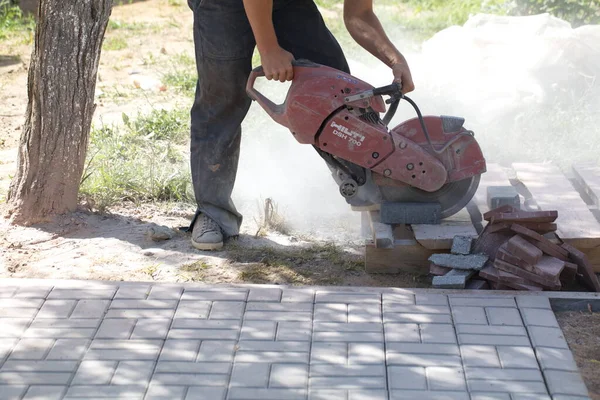 Construction Worker Cuts Concrete Tiles Bricks Power Cutter Belarus Minsk — Stock Photo, Image