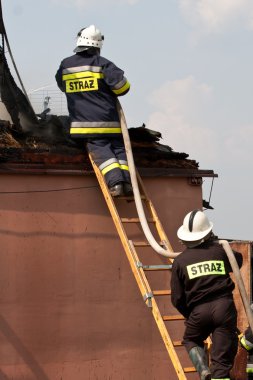 Polonya'da küçük köyde yangın, kurtarma eylemi
