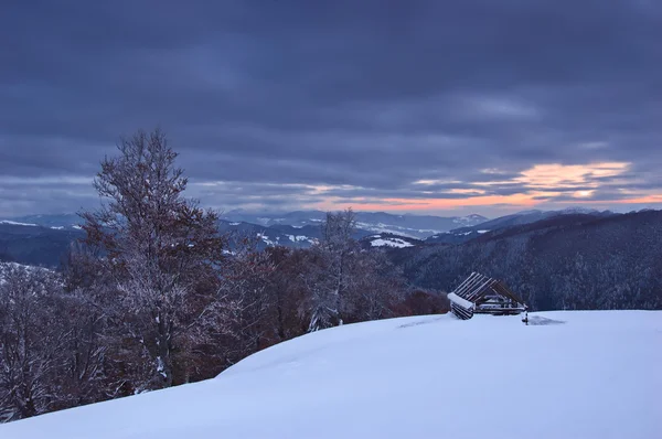 Abend in den Bergen im Winter — Stockfoto