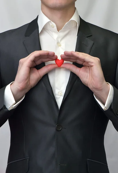 Ragazzo con un cuore rosso — Foto Stock