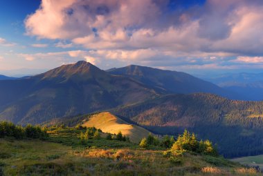 Dağın üzerinden gün batımı