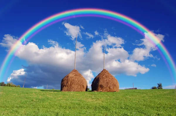 Rainbow over the haystacks — Stock Photo, Image