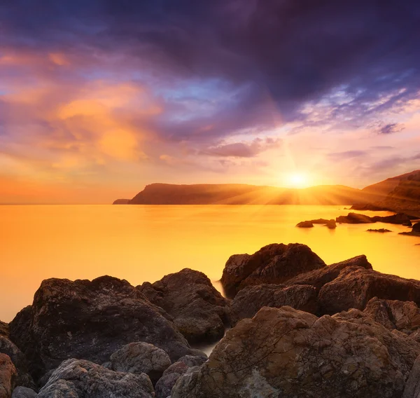 Puesta de sol mágica junto al mar —  Fotos de Stock