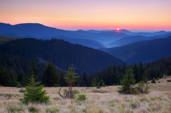 Napkelte a hegyekben — Stock Fotó