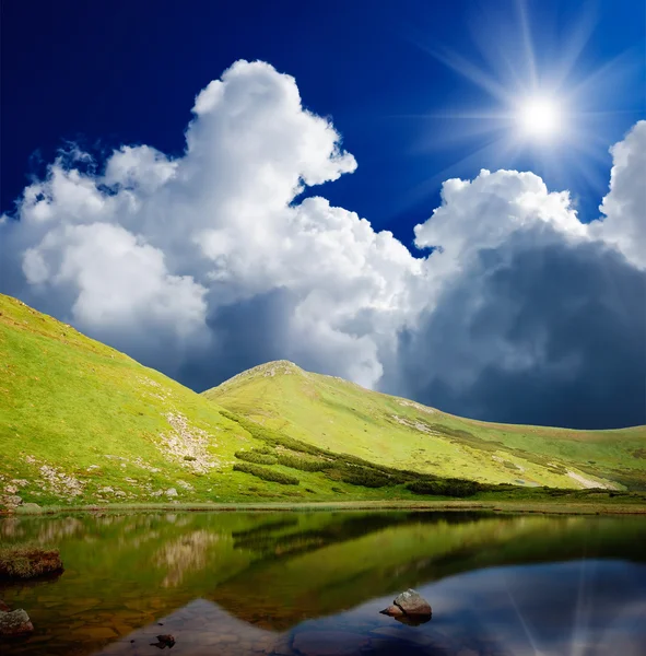 Lago di montagna — Foto Stock