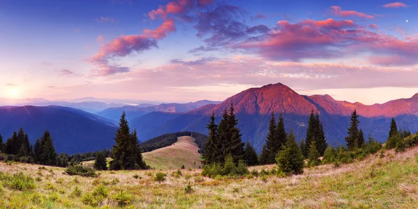 Gyönyörű hegyi panorámával — Stock Fotó