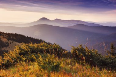 yükselen güneşin ilk ışınları