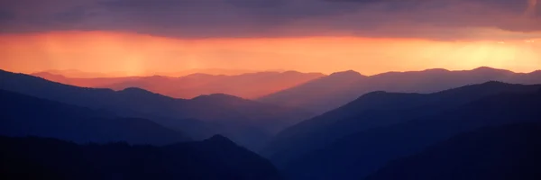 Pôr do sol brilhante — Fotografia de Stock