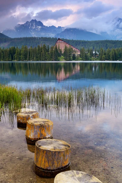 Lago nelle montagne dei Tatra — Foto Stock