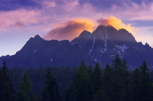 Sommet de montagne à l'aube — Photo