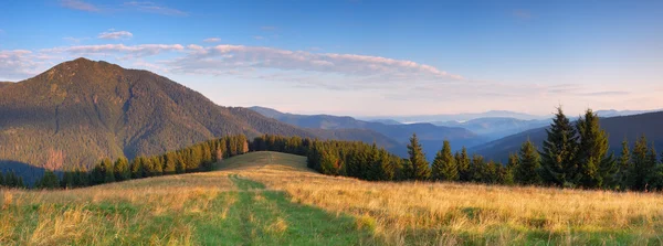 Bela vista montanha — Fotografia de Stock