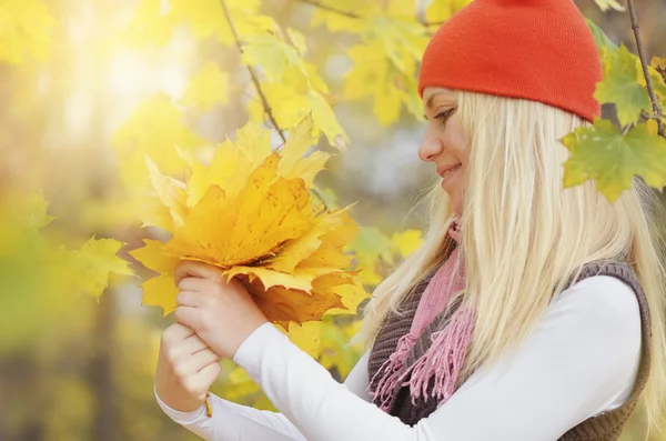 Girl with a bouquet of leaves — Stock Photo, Image