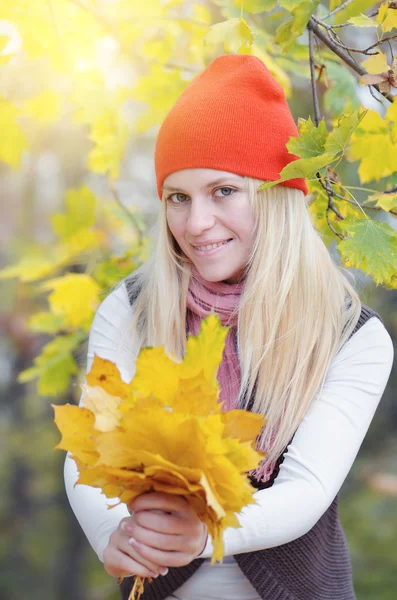 Girl with autumn leaves — Stock Photo, Image