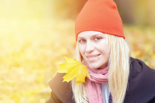 Herfstmeisje — Stockfoto