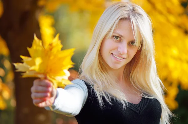 Smiling blonde — Stock Photo, Image